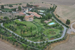 Отель Casale DI Tormaggiore Villa And Country Suites  Помеция